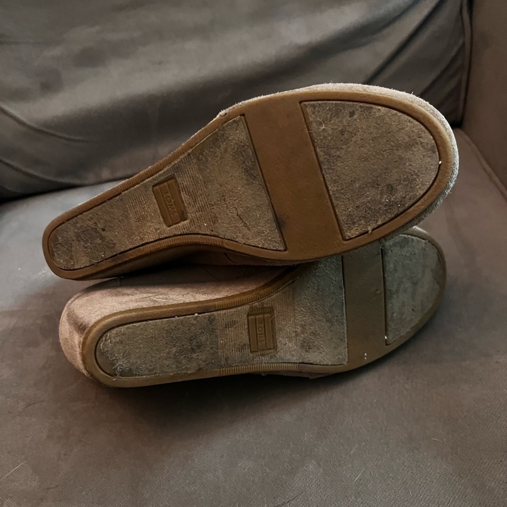 Toms Suede Ankle Booties, Taupe, Size 10M - Picture 5 of 7